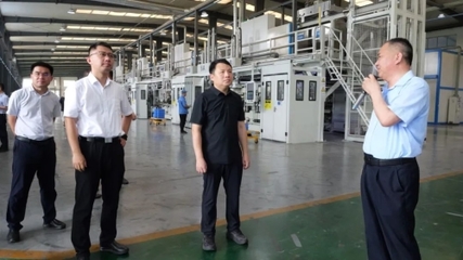 解洪濤調研區工業項目建設指揮部：環?？萍贾G色發展